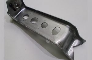 鉄製 小物ブラケット（ナット付き）｜板巻き金属パイプ製造.com