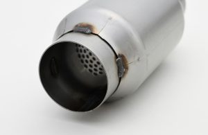 Φ51.5 アウター パンチングパイプ（板巻き加工・グラスウール入り）｜板巻き金属パイプ製造.com