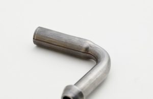 Φ12 ハンギング バルジパイプ（L型・後端部拡管）｜板巻き金属パイプ製造.com