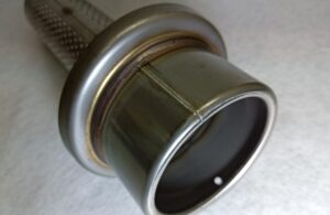マフラーカッター（意匠性・パンチングパイプ）｜板巻き金属パイプ製造.com