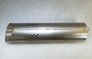 斜めカットパンチングパイプ｜板巻き金属パイプ製造.com