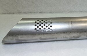 斜めカットパンチングパイプ｜板巻き金属パイプ製造.com