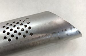 斜めカットパンチングパイプ｜板巻き金属パイプ製造.com