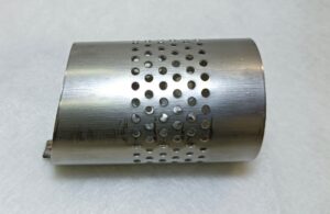 斜めカットパンチングパイプ｜板巻き金属パイプ製造.com