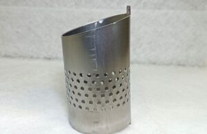 斜めカットパンチングパイプ｜板巻き金属パイプ製造.com