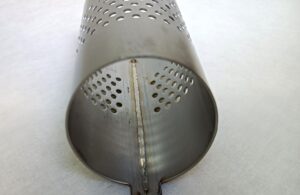 斜めカットパンチングパイプ｜板巻き金属パイプ製造.com