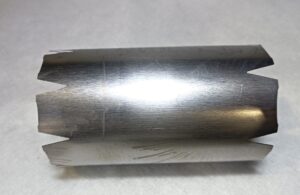 スリット付きカバーパイプ｜板巻き金属パイプ製造.com