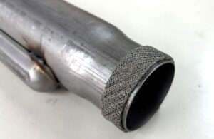 カバーパイプ+メッシュ加工｜板巻き金属パイプ製造.com